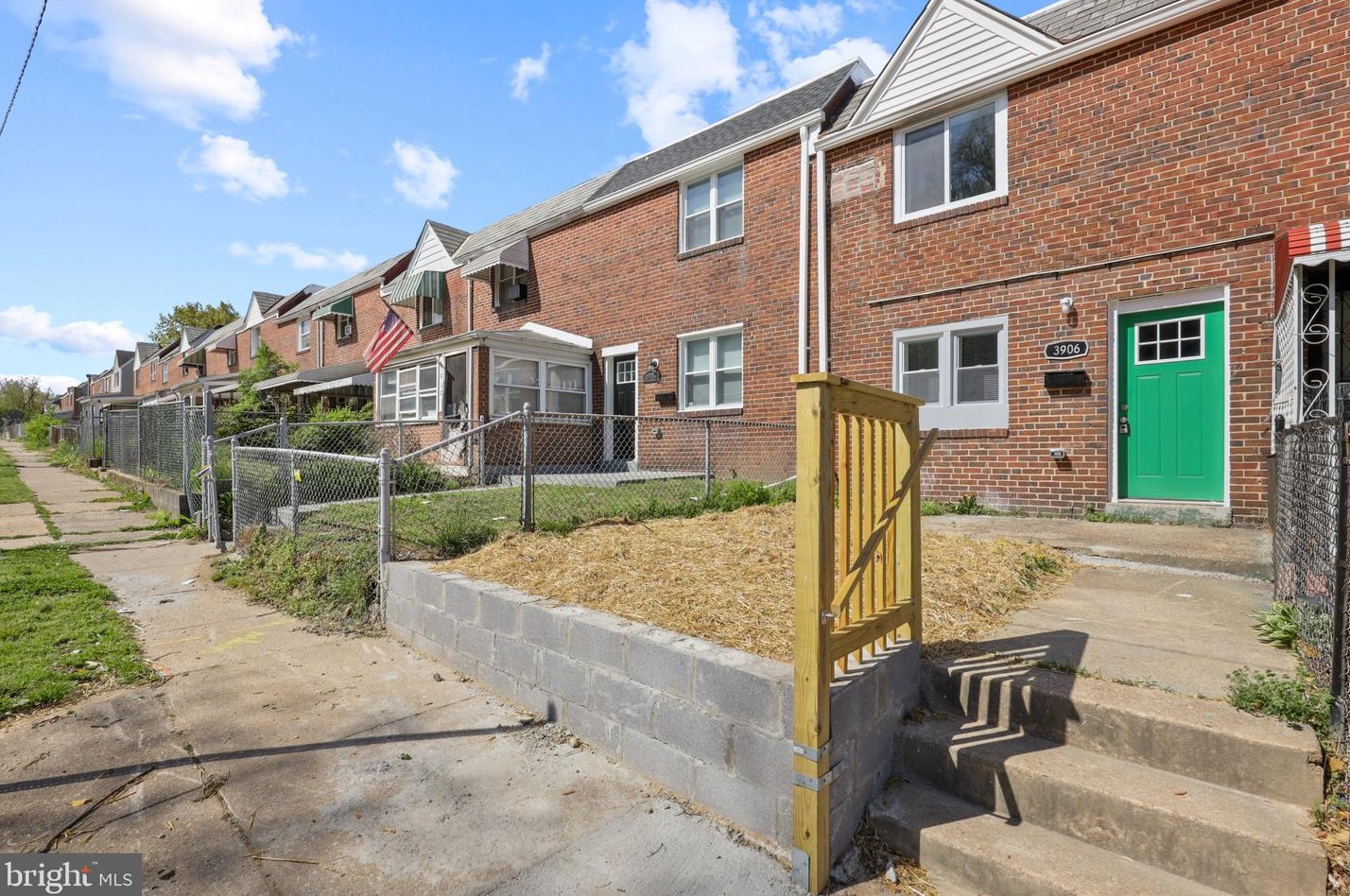 3906 8th St, Baltimore MD  21225-2116 exterior