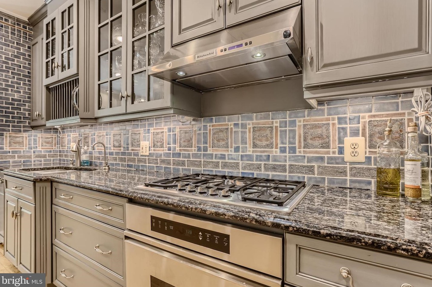 14 Edgevale Rd, Baltimore MD  21210-2253 exterior