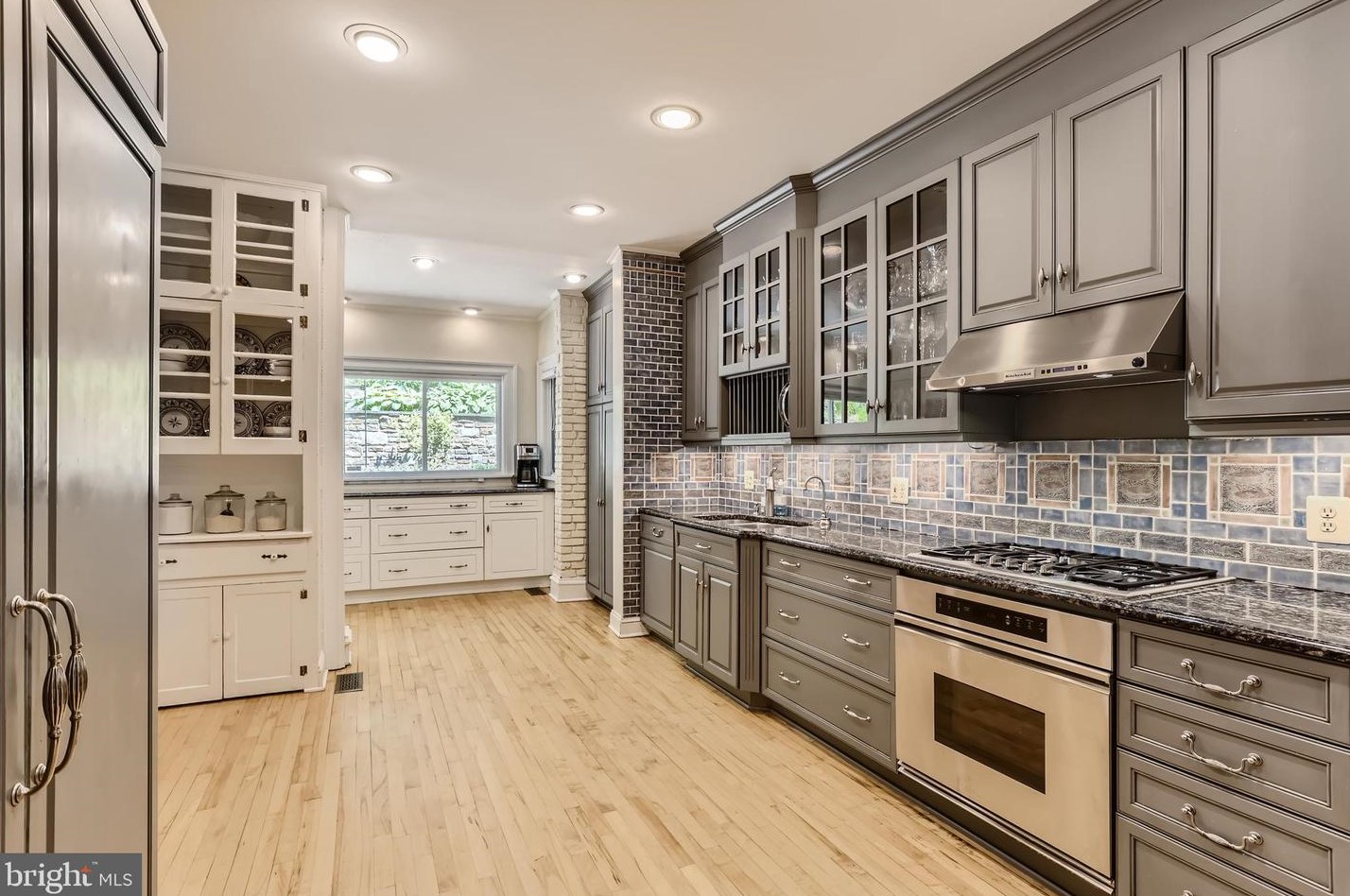 14 Edgevale Rd, Baltimore MD  21210-2253 exterior