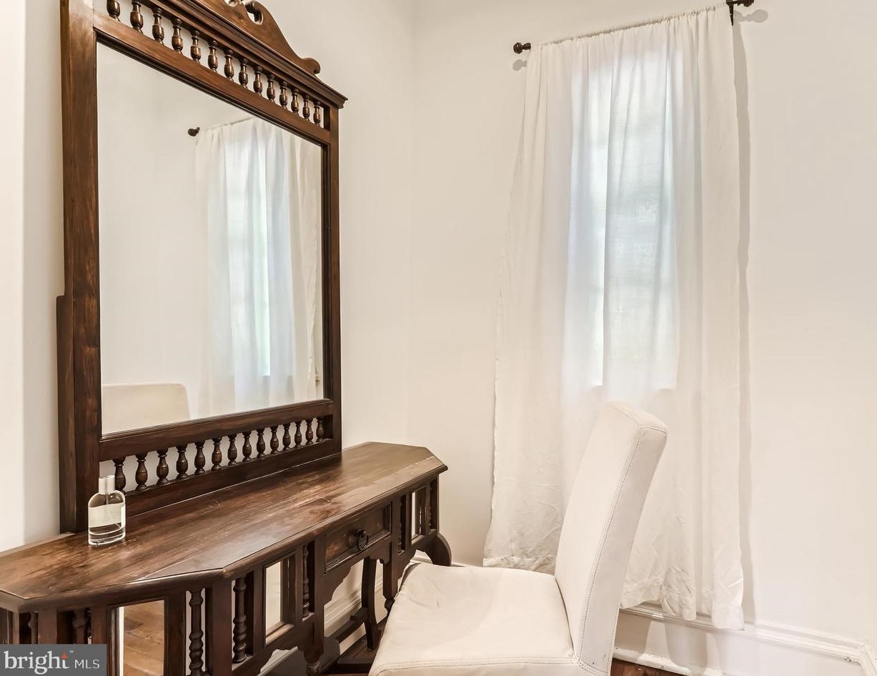 14 Edgevale Rd, Baltimore MD  21210-2253 exterior