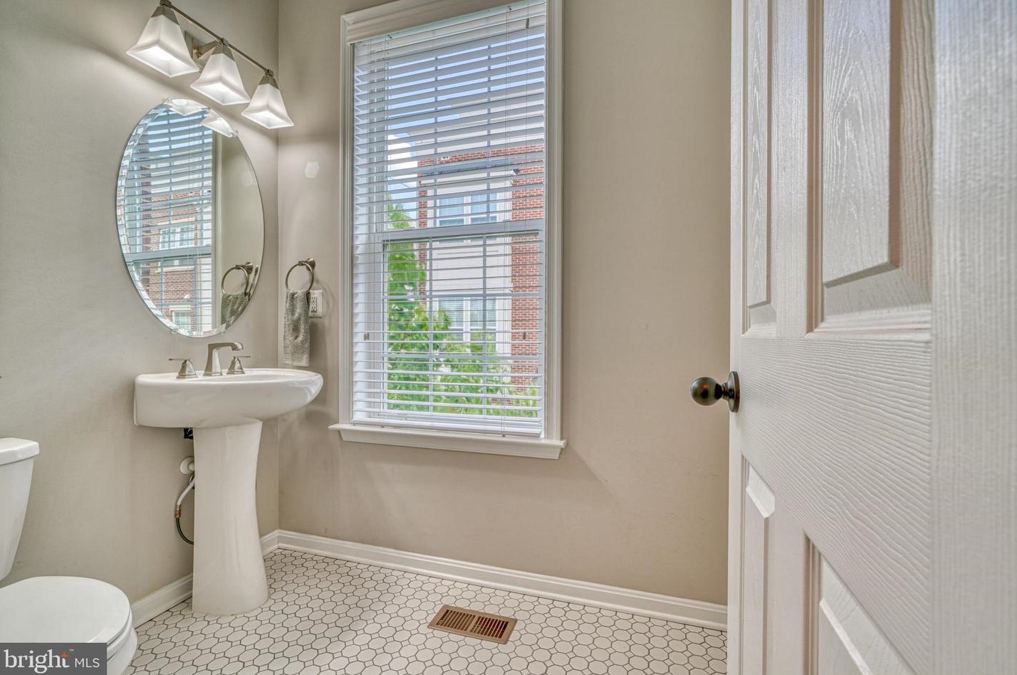 1200 Berry St, Baltimore MD 21211-1927 exterior