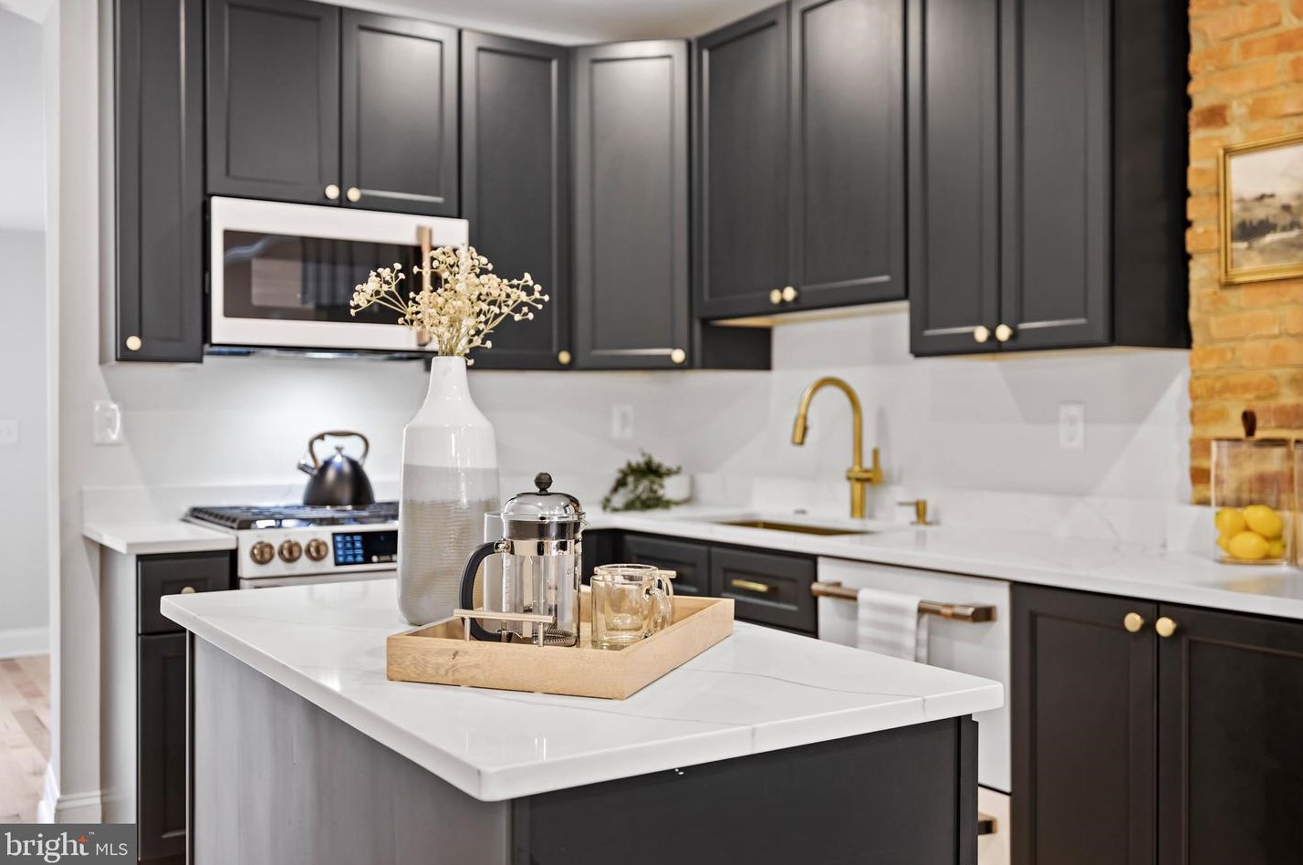 646 Curley St, Baltimore MD  21224-2737 exterior