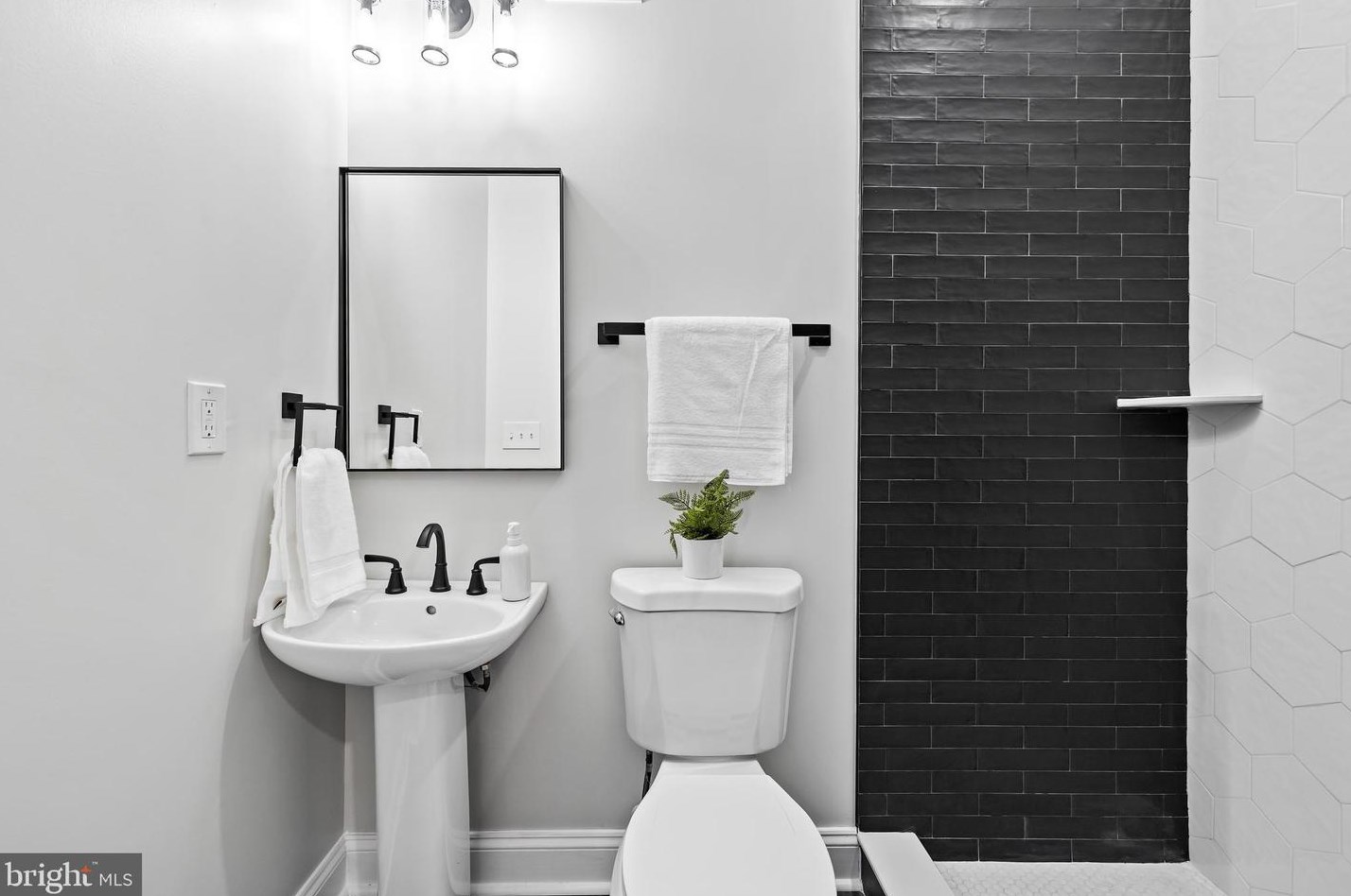 646 Curley St, Baltimore MD  21224-2737 exterior