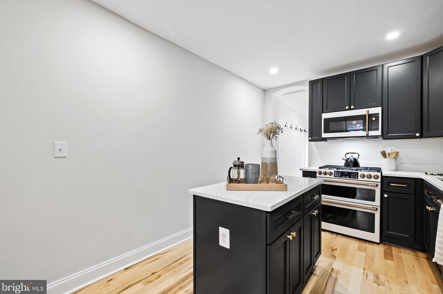 646 Curley St, Baltimore MD  21224-2737 exterior