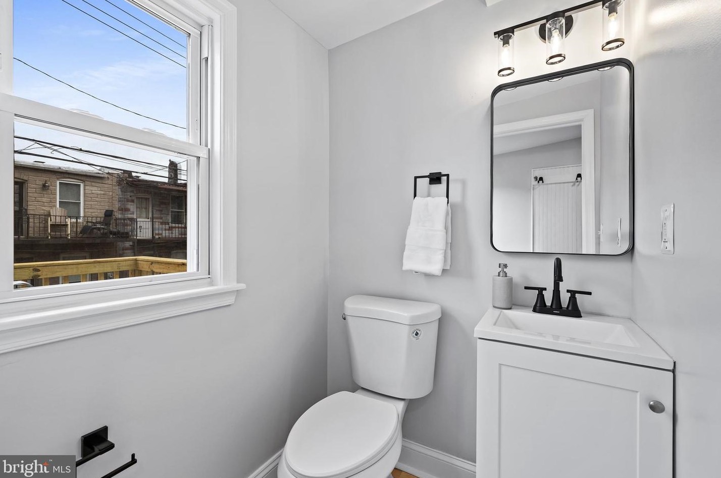 646 Curley St, Baltimore MD  21224-2737 exterior