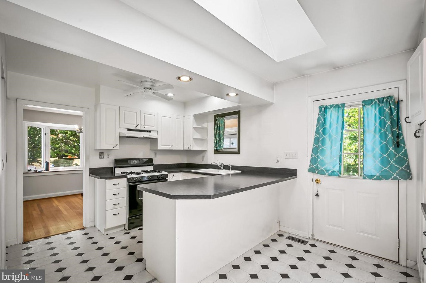 5016 Pilgrim Rd, Baltimore MD 21214-1541 exterior