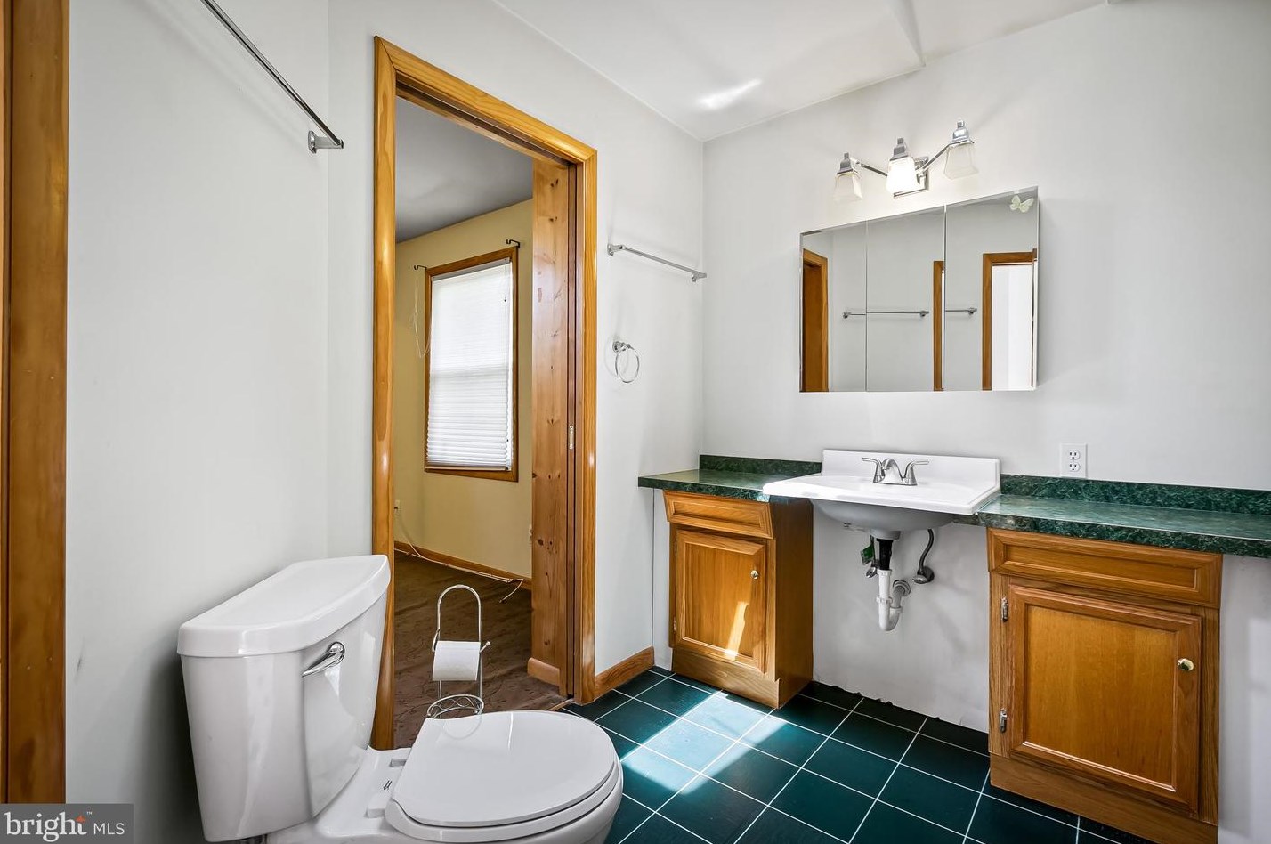 5016 Pilgrim Rd, Baltimore MD 21214-1541 exterior