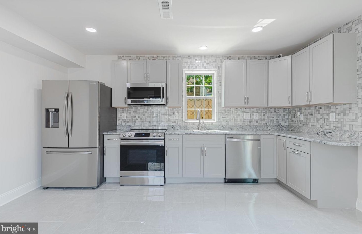 1420 Elmtree St, Baltimore MD  21226-1240 exterior