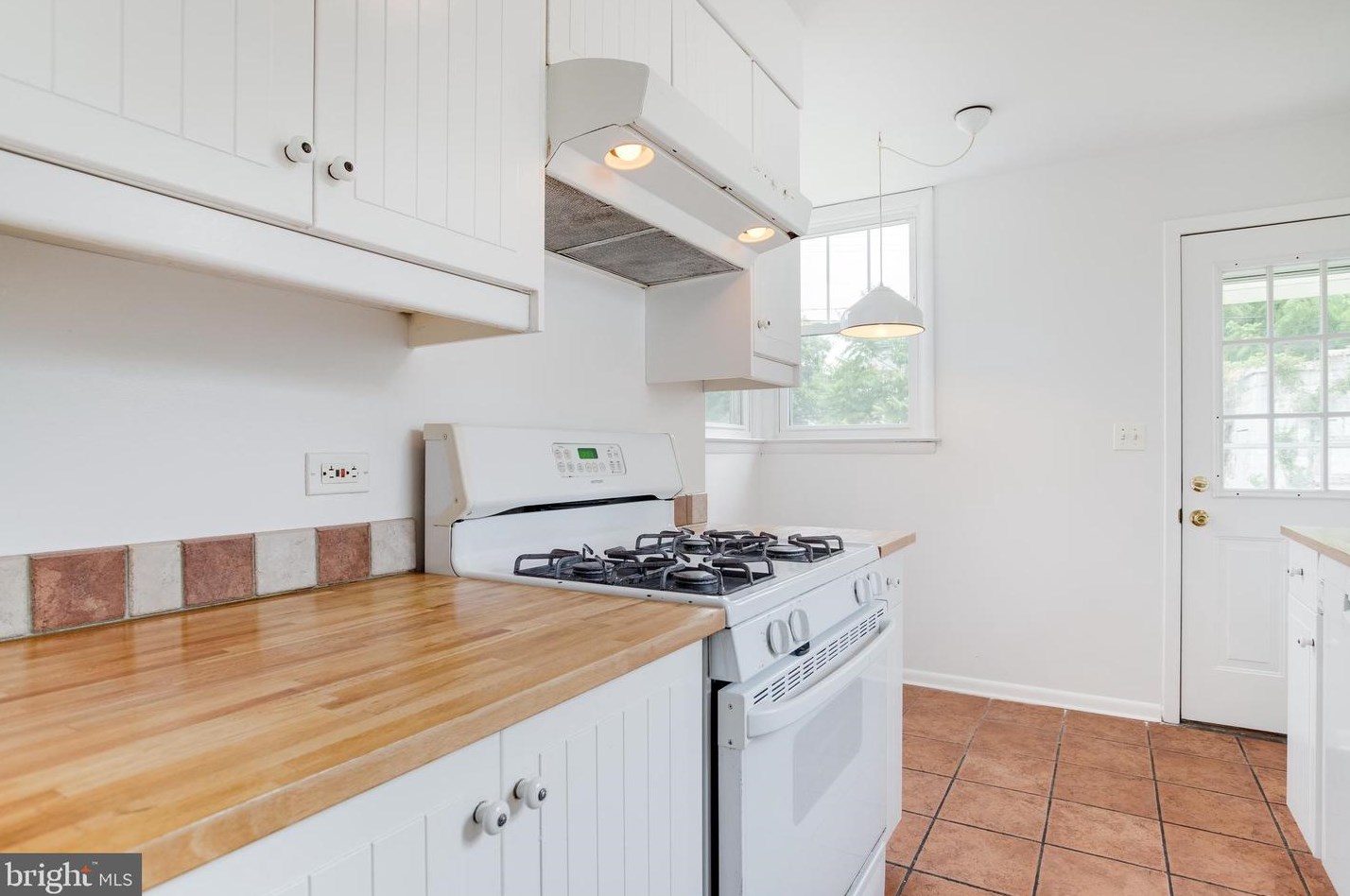 2904 Bayonne Ave, Baltimore MD 21206-3403 exterior