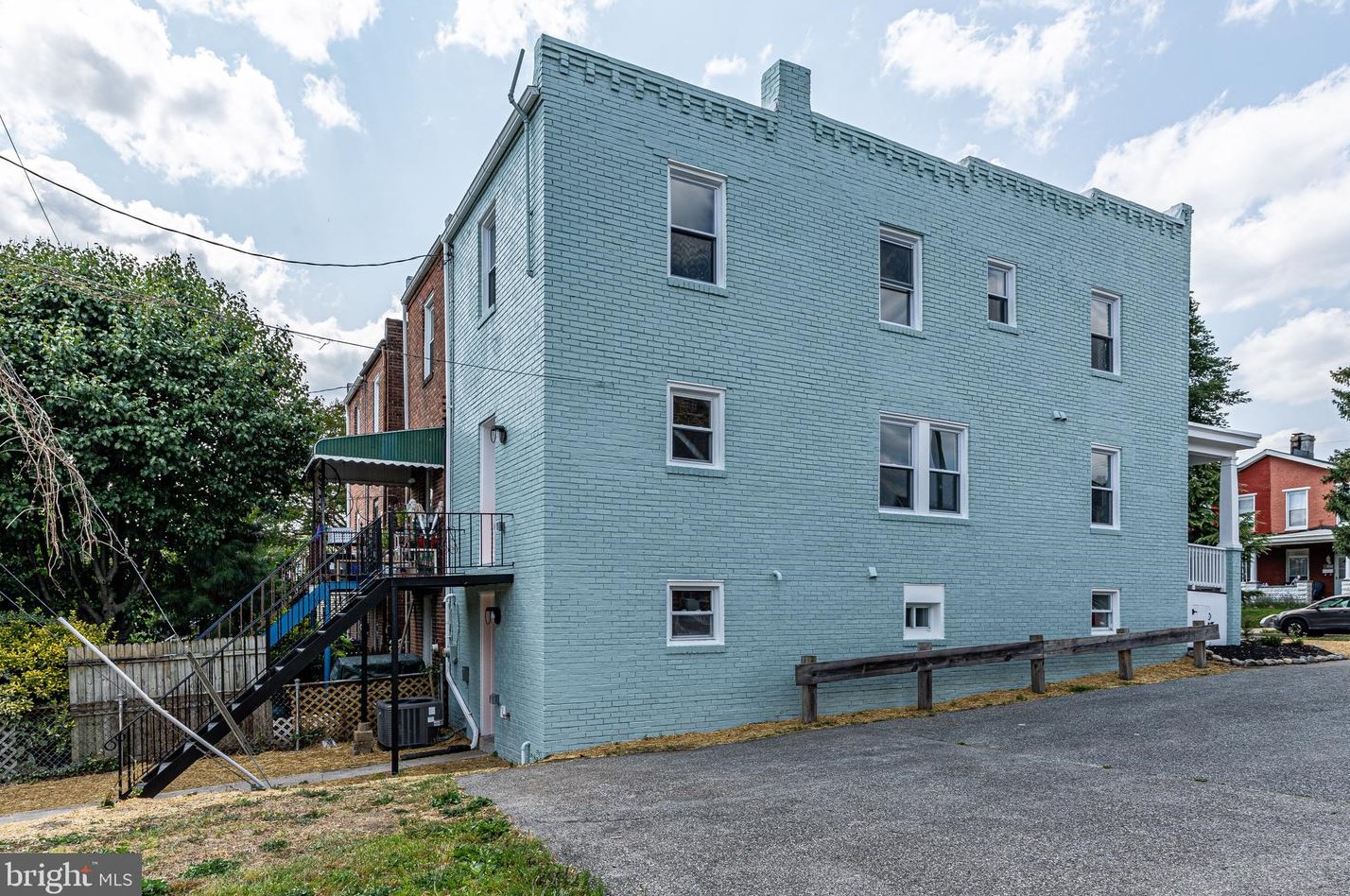 815 33 St, Baltimore MD 21211-2707 exterior