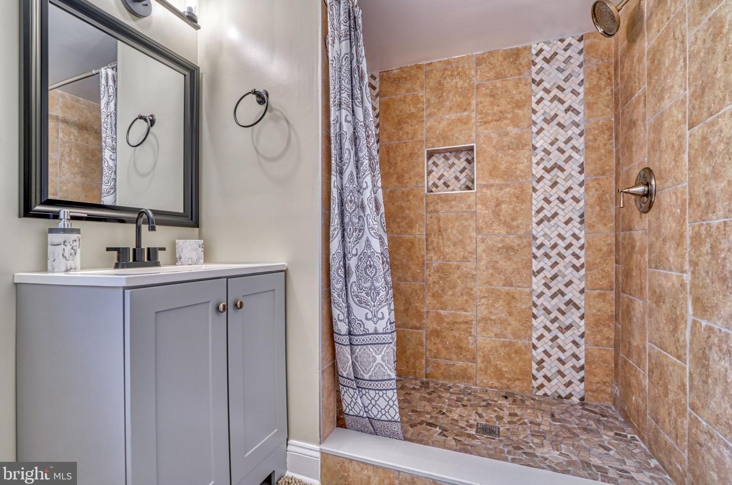 5210 The Alameda, Baltimore MD 21218-1357 exterior