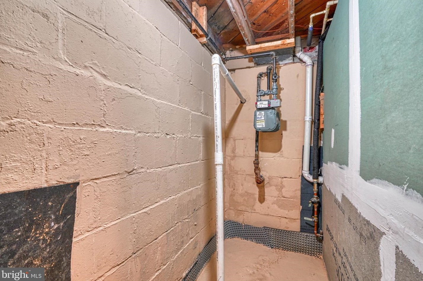 5210 The Alameda, Baltimore MD 21218-1357 exterior