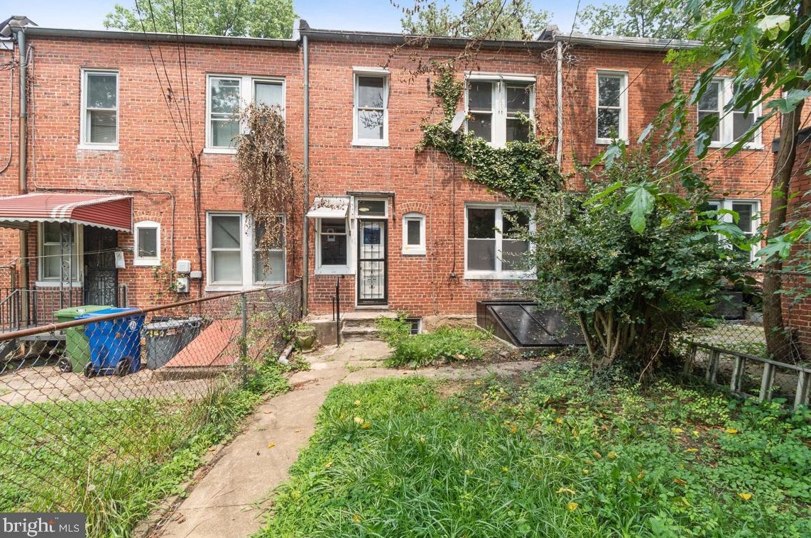 3241 Belmont Ave, Baltimore MD  21216-3807 exterior