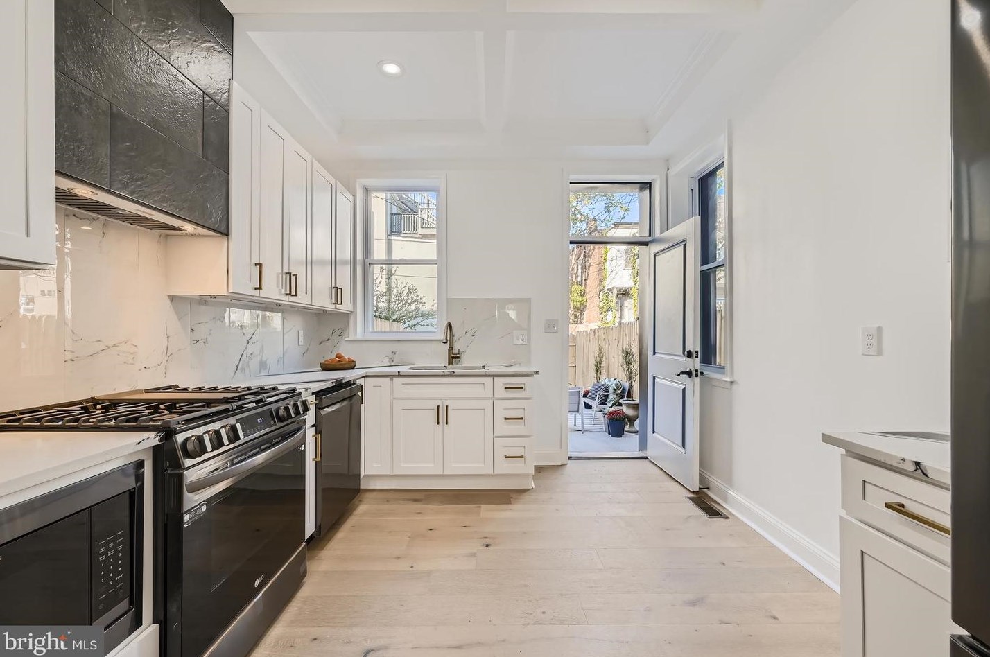 1606 Caroline St, Baltimore MD  21213-3332 exterior