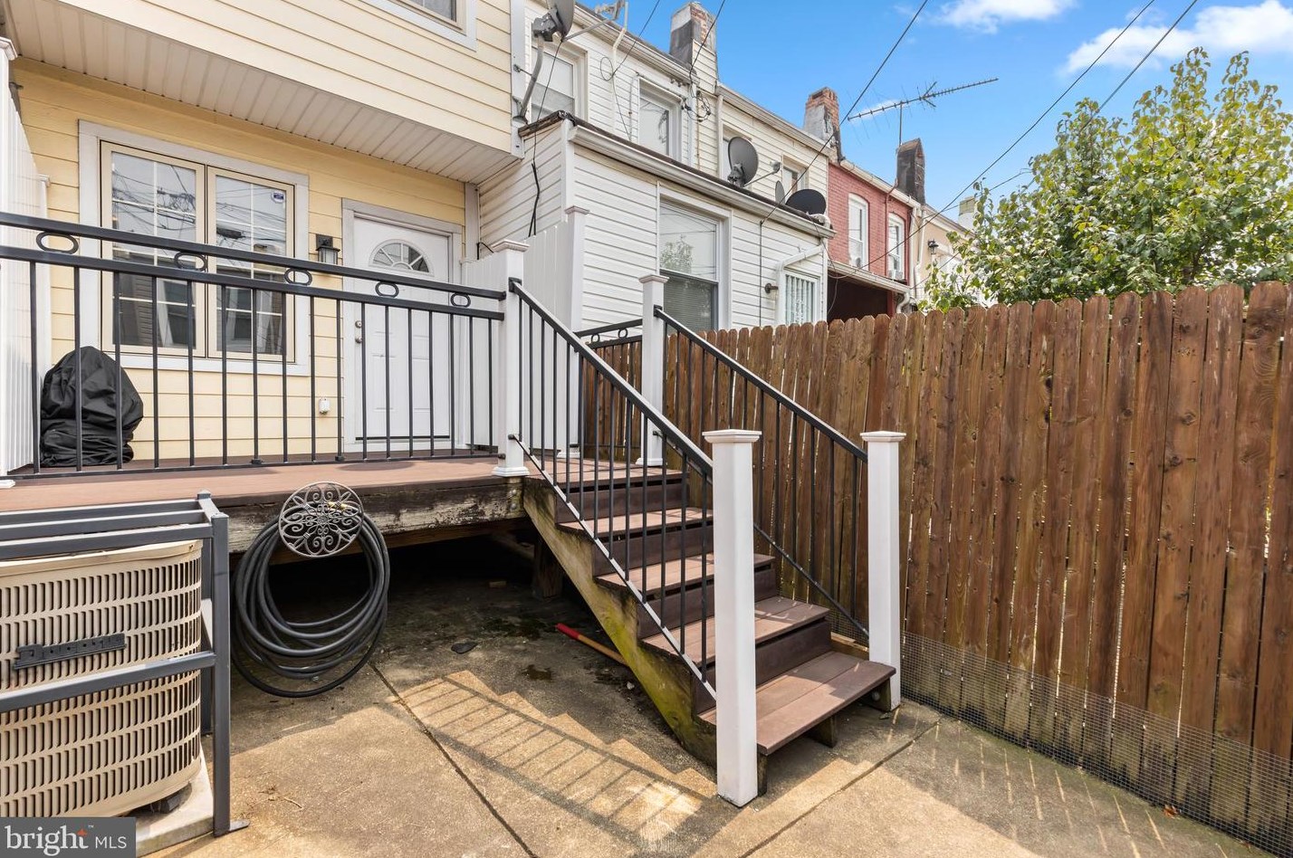 160 Curley St, Baltimore MD  21224-1331 exterior