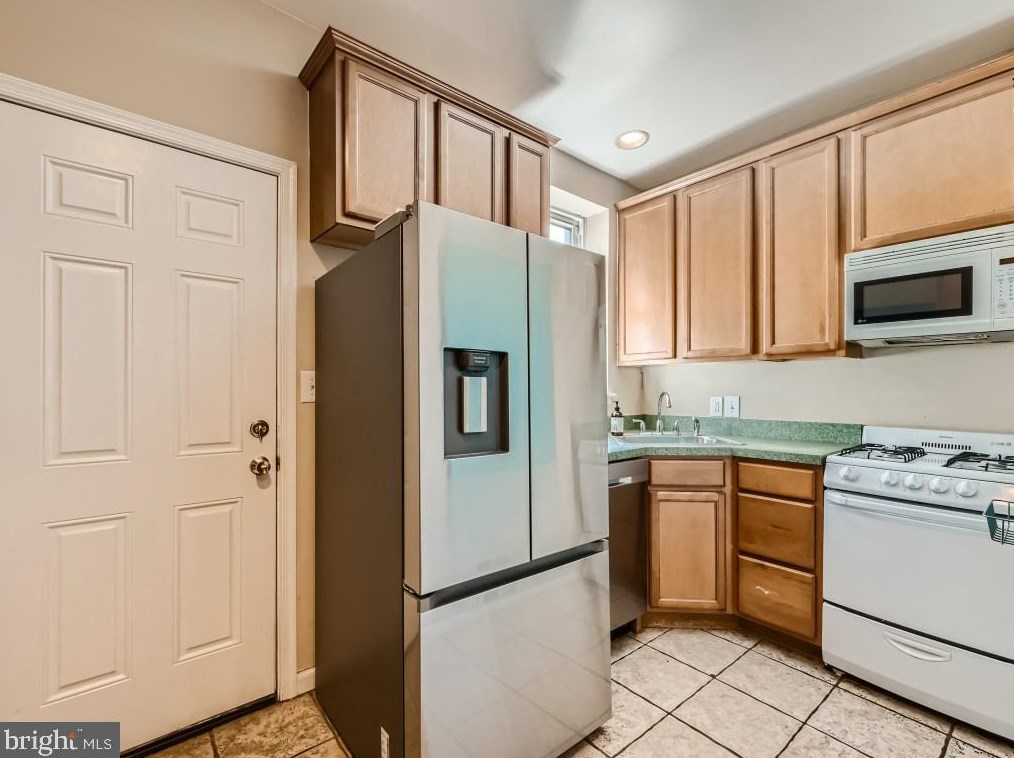 2705 Barclay St, Baltimore MD 21218-4707 exterior