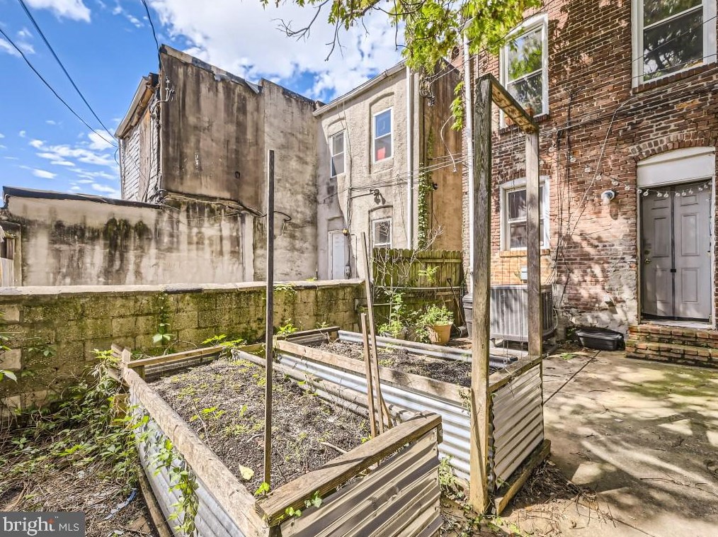 2705 Barclay St, Baltimore MD 21218-4707 exterior