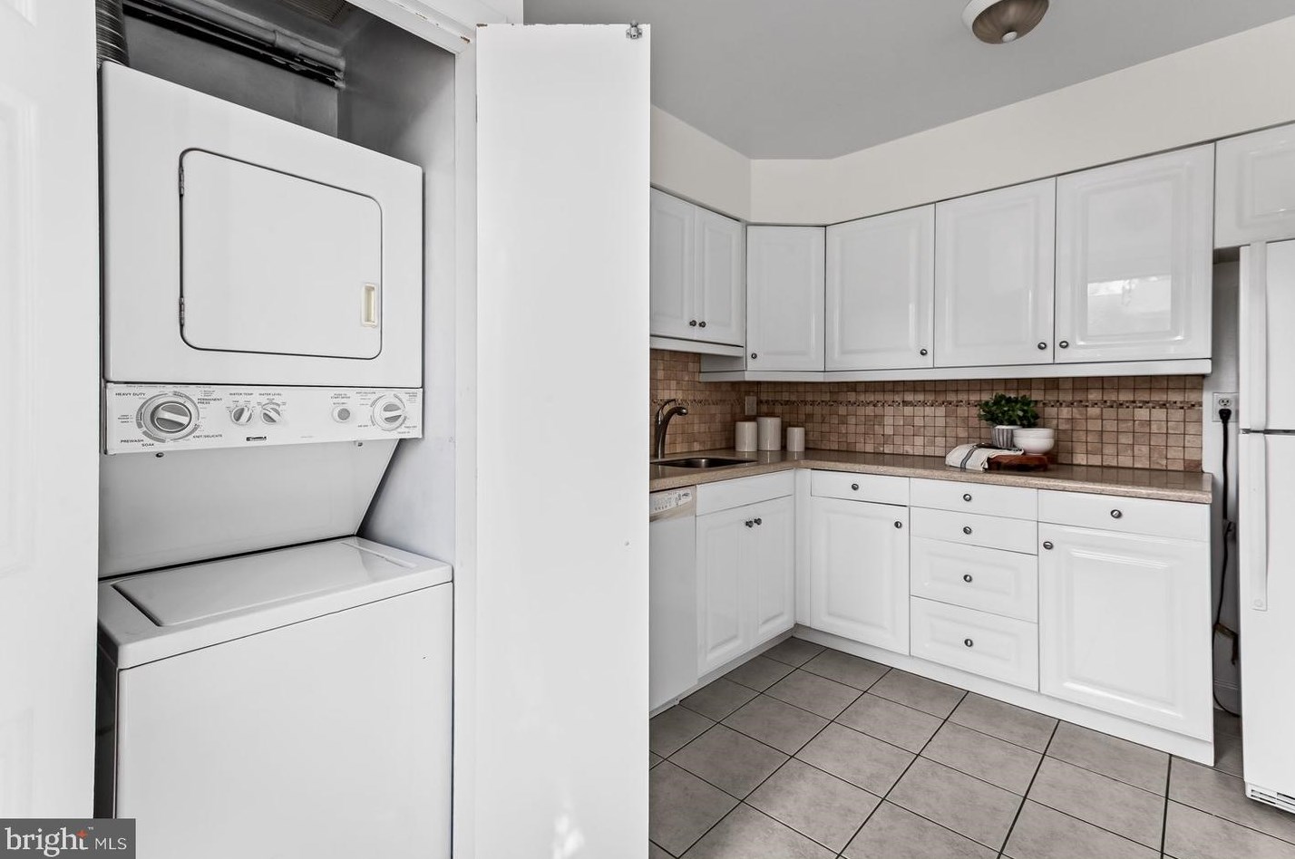 4 Palmer Grn Ct, Baltimore MD 21210-1502 exterior