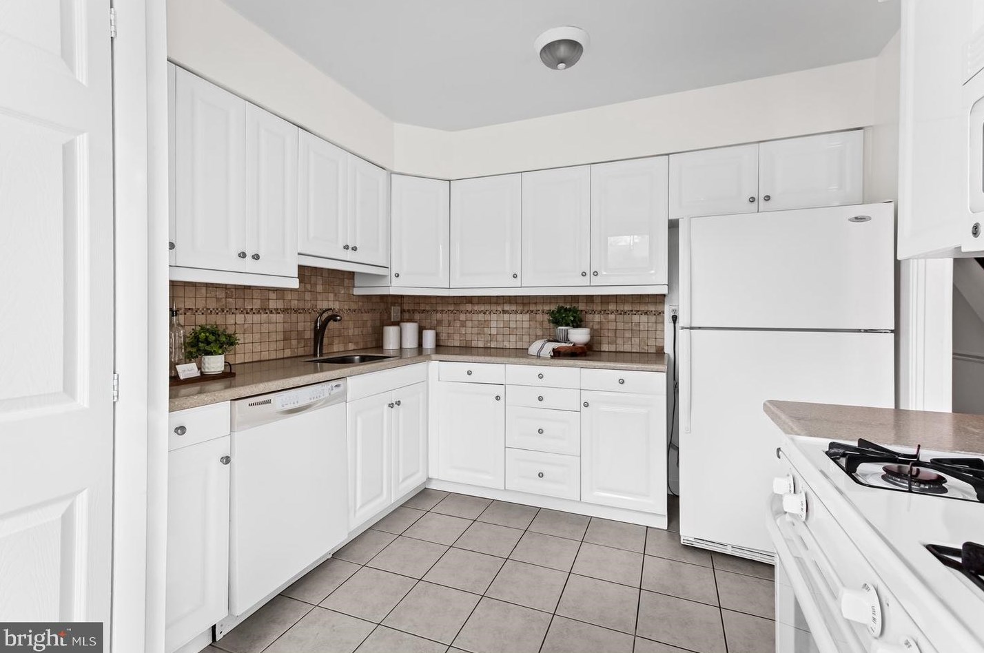 4 Palmer Grn Ct, Baltimore MD 21210-1502 exterior