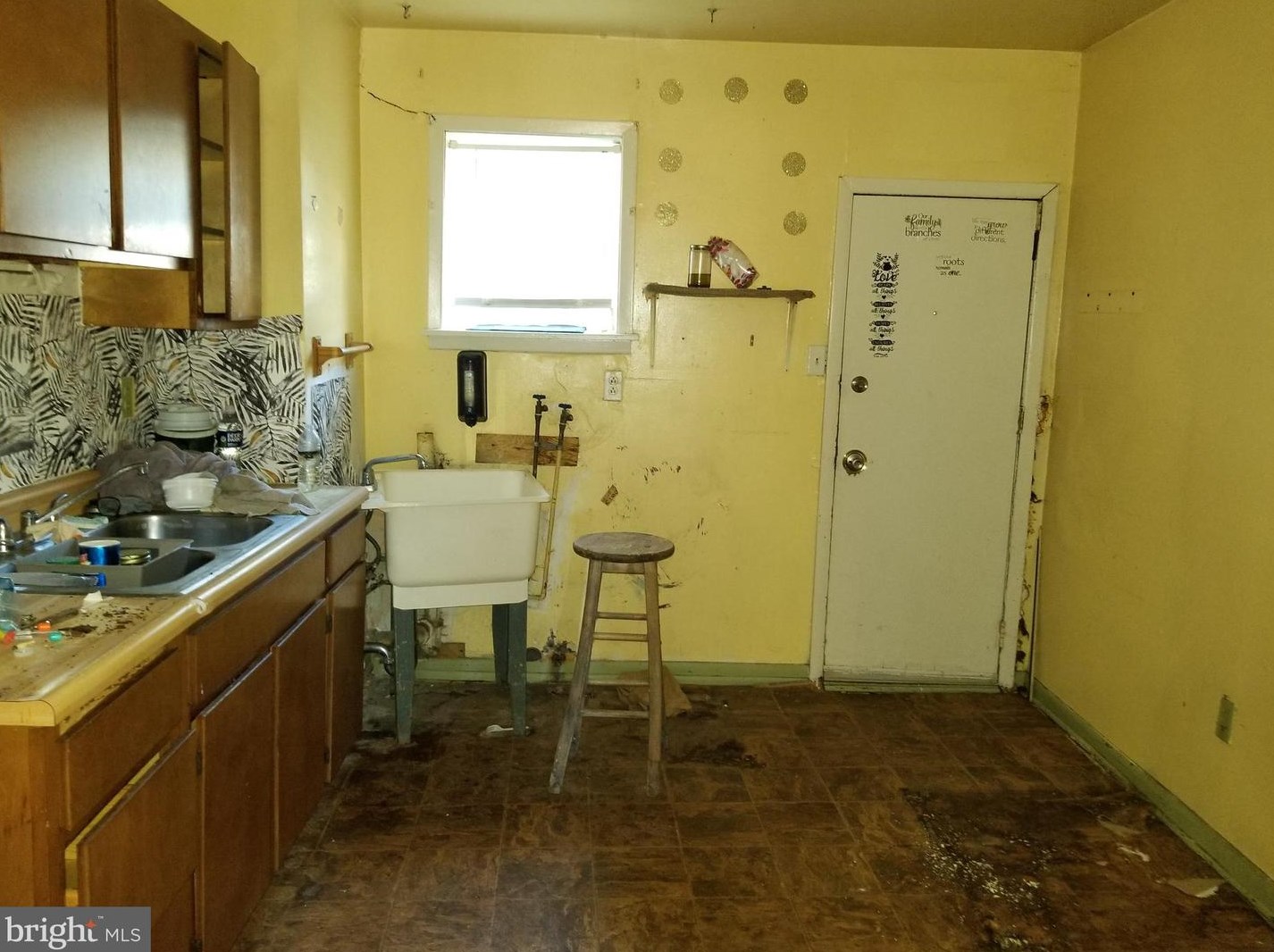 808 Dukeland St, Baltimore MD  21216-4307 exterior