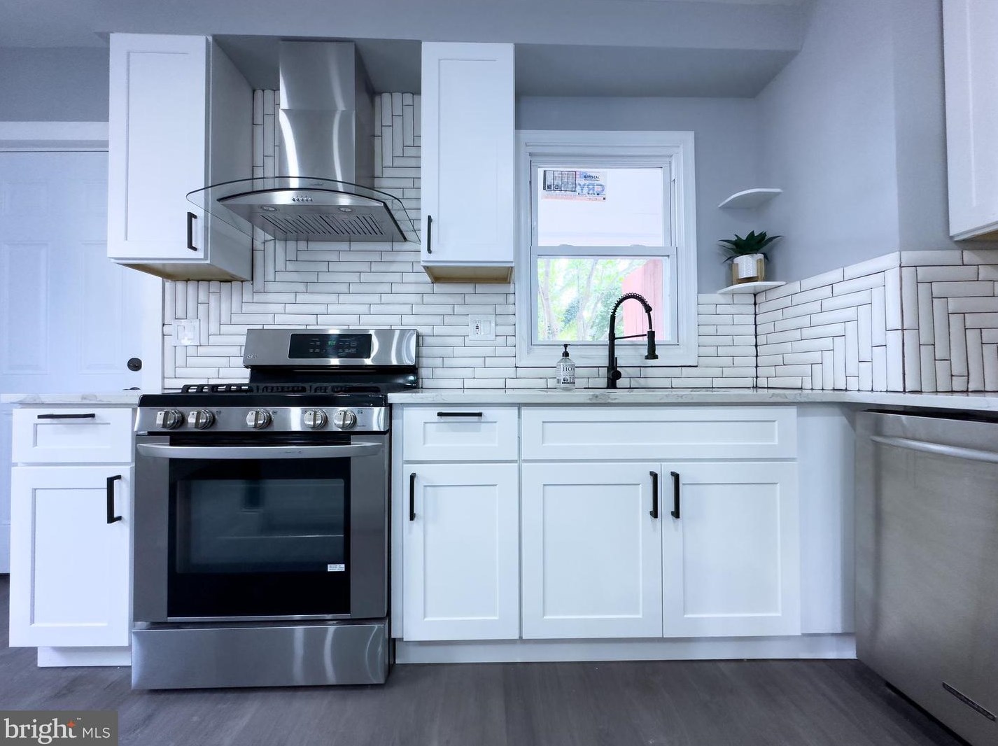 539 Pontiac Ave, Baltimore MD  21225-2002 exterior