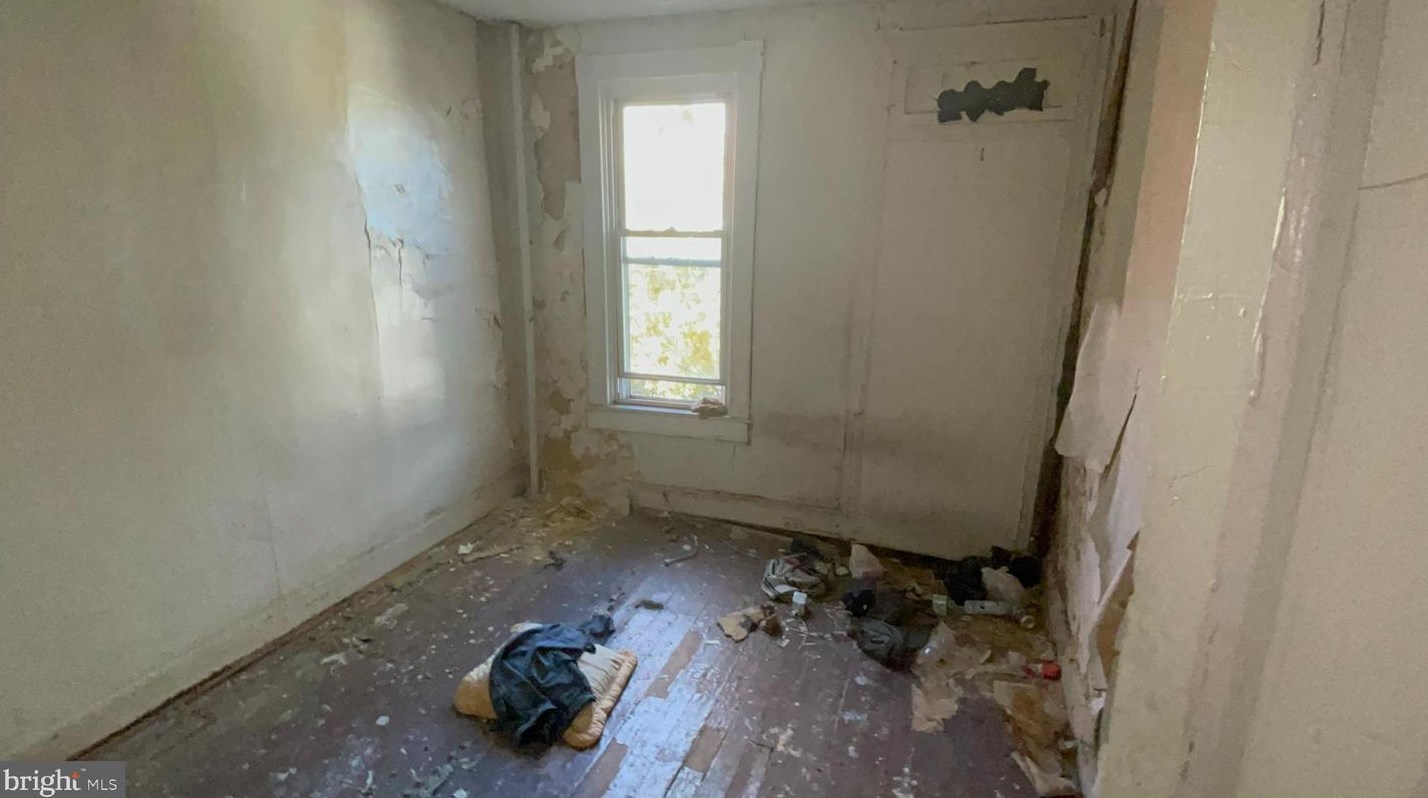 1737 Carey St, Baltimore MD  21217-1715 exterior