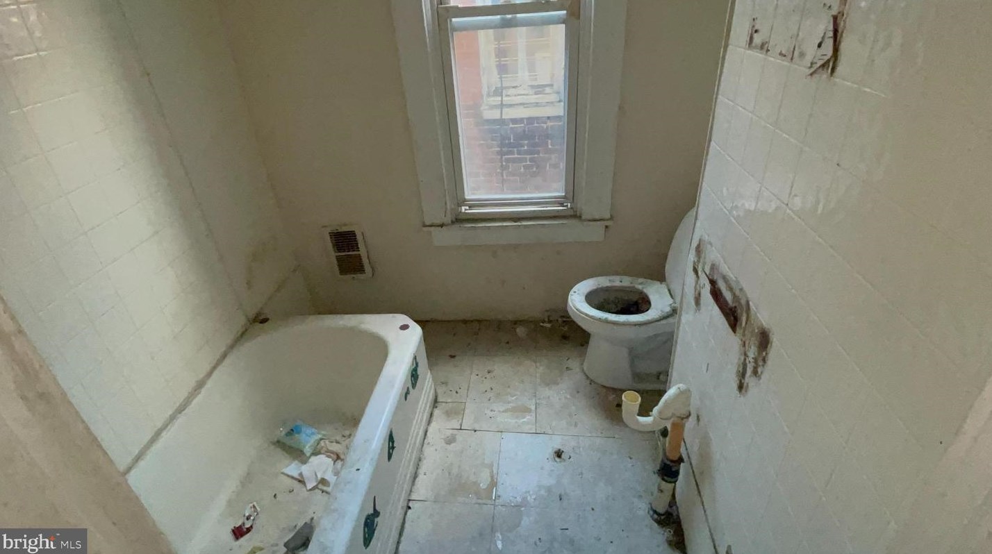 1737 Carey St, Baltimore MD  21217-1715 exterior