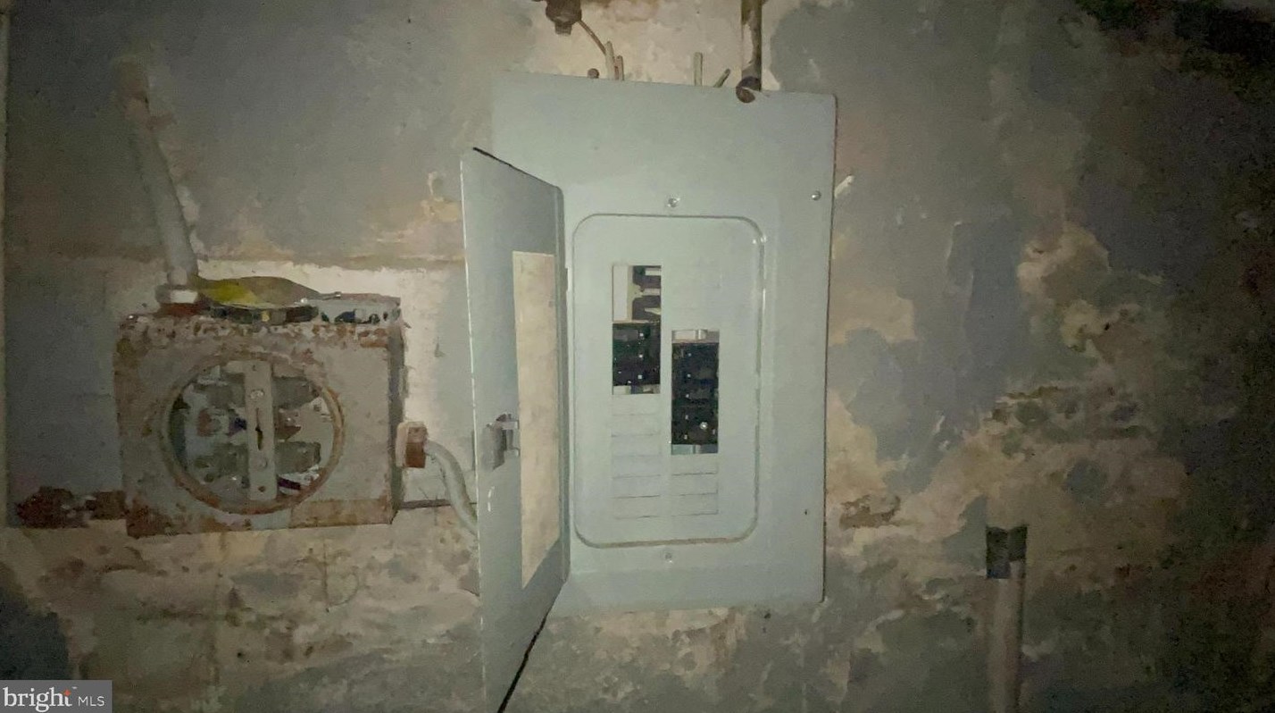 1737 Carey St, Baltimore MD  21217-1715 exterior