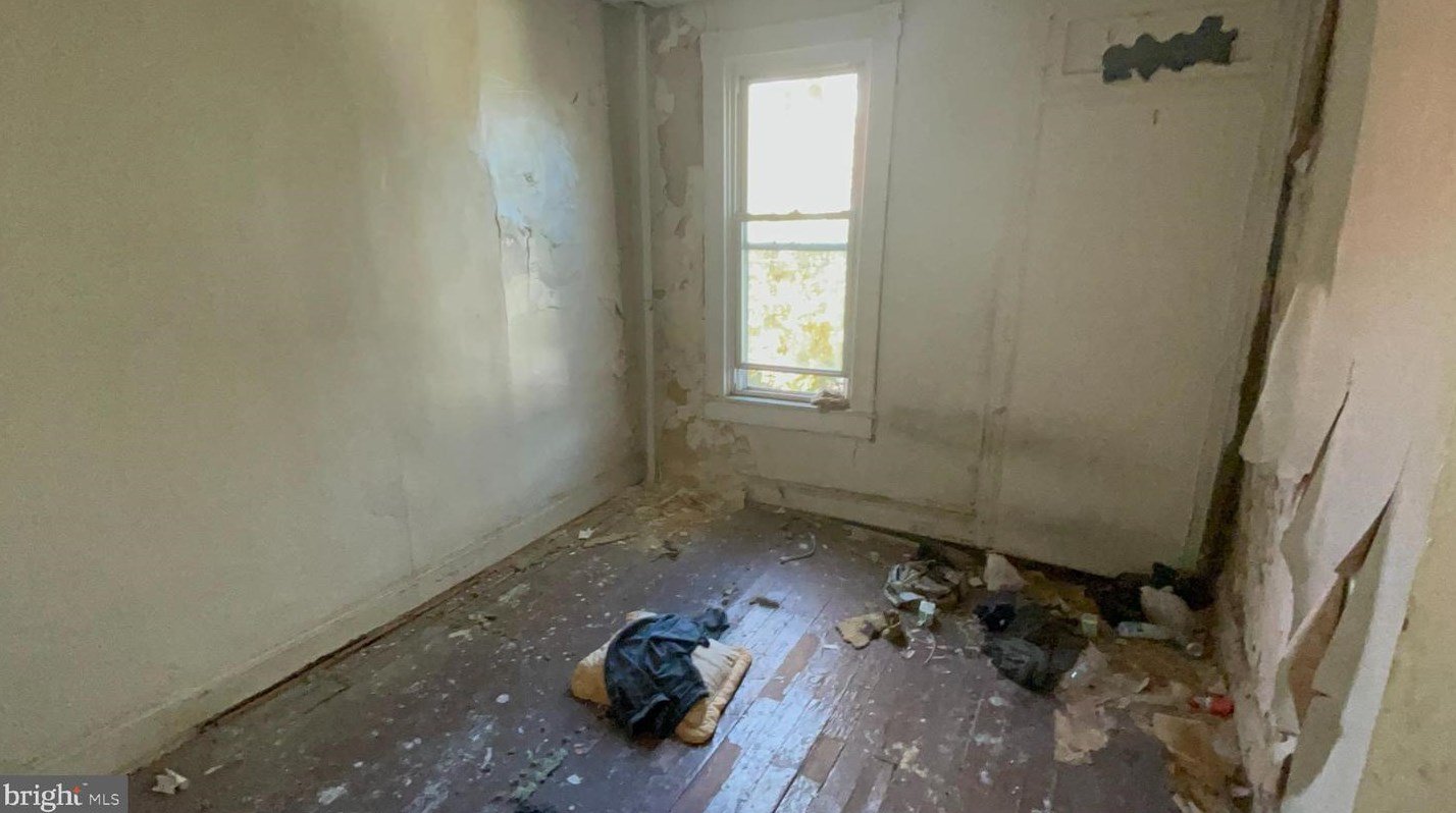 1737 Carey St, Baltimore MD  21217-1715 exterior