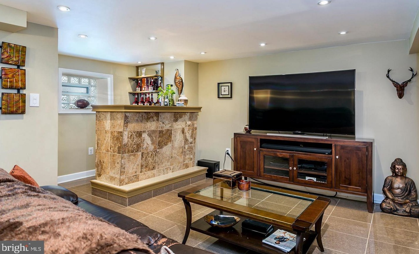 3205 Howard Park Ave, Baltimore MD 21207-6741 exterior