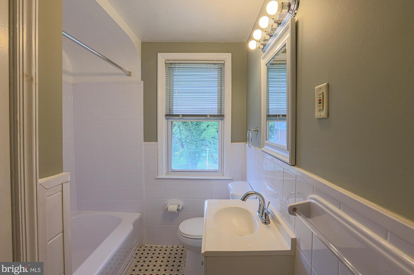 4902 Lindsay Rd, Baltimore MD 21229-1201 exterior