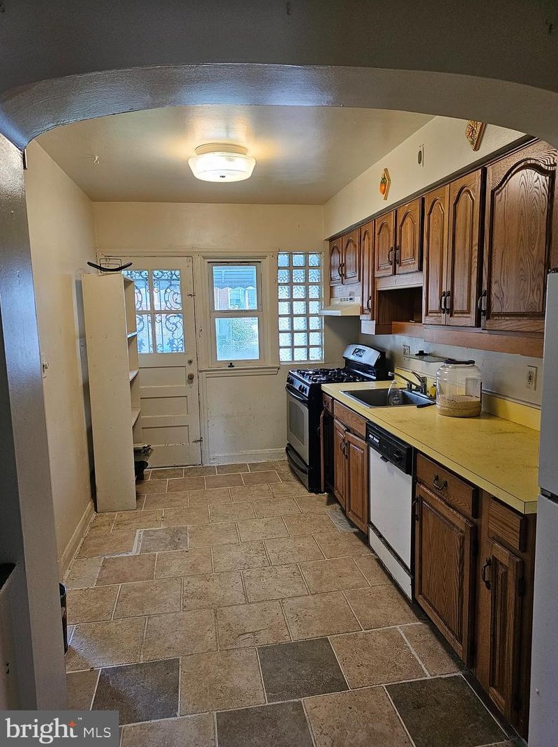 2209 Ashburton St, Baltimore MD  21216-2910 exterior