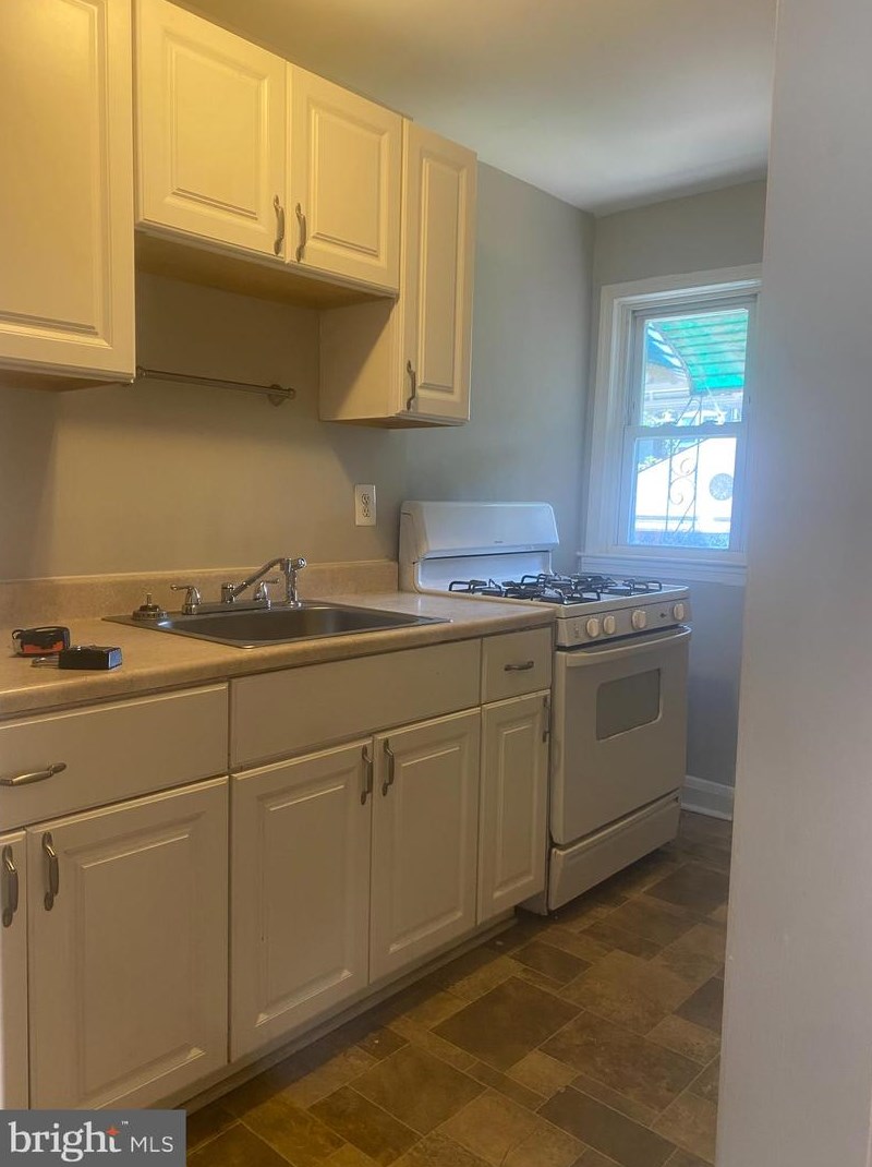 1617 Popland St, Baltimore MD 21226-1215 exterior