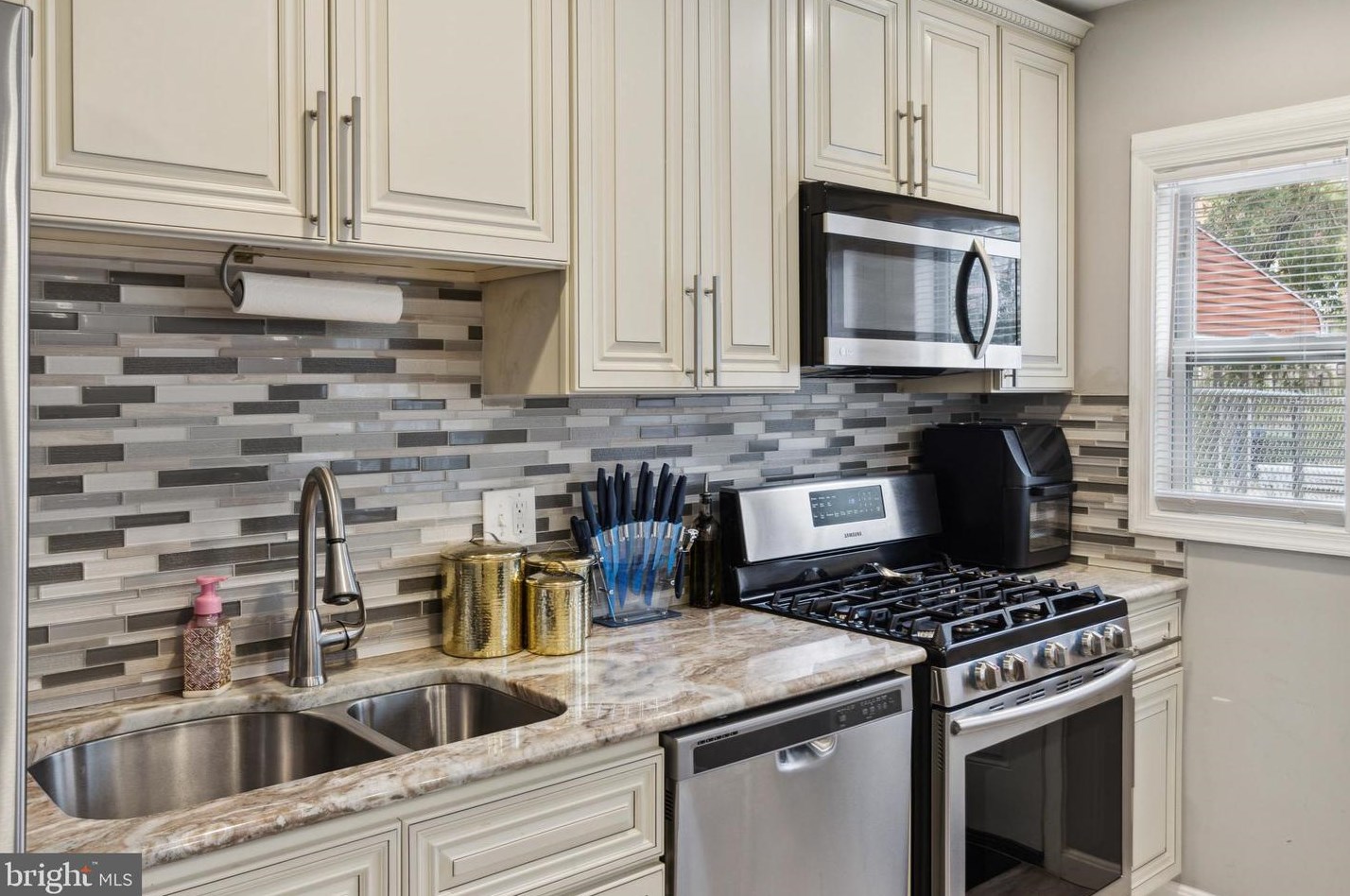 1426 Meridene Dr, Baltimore MD  21239-2027 exterior