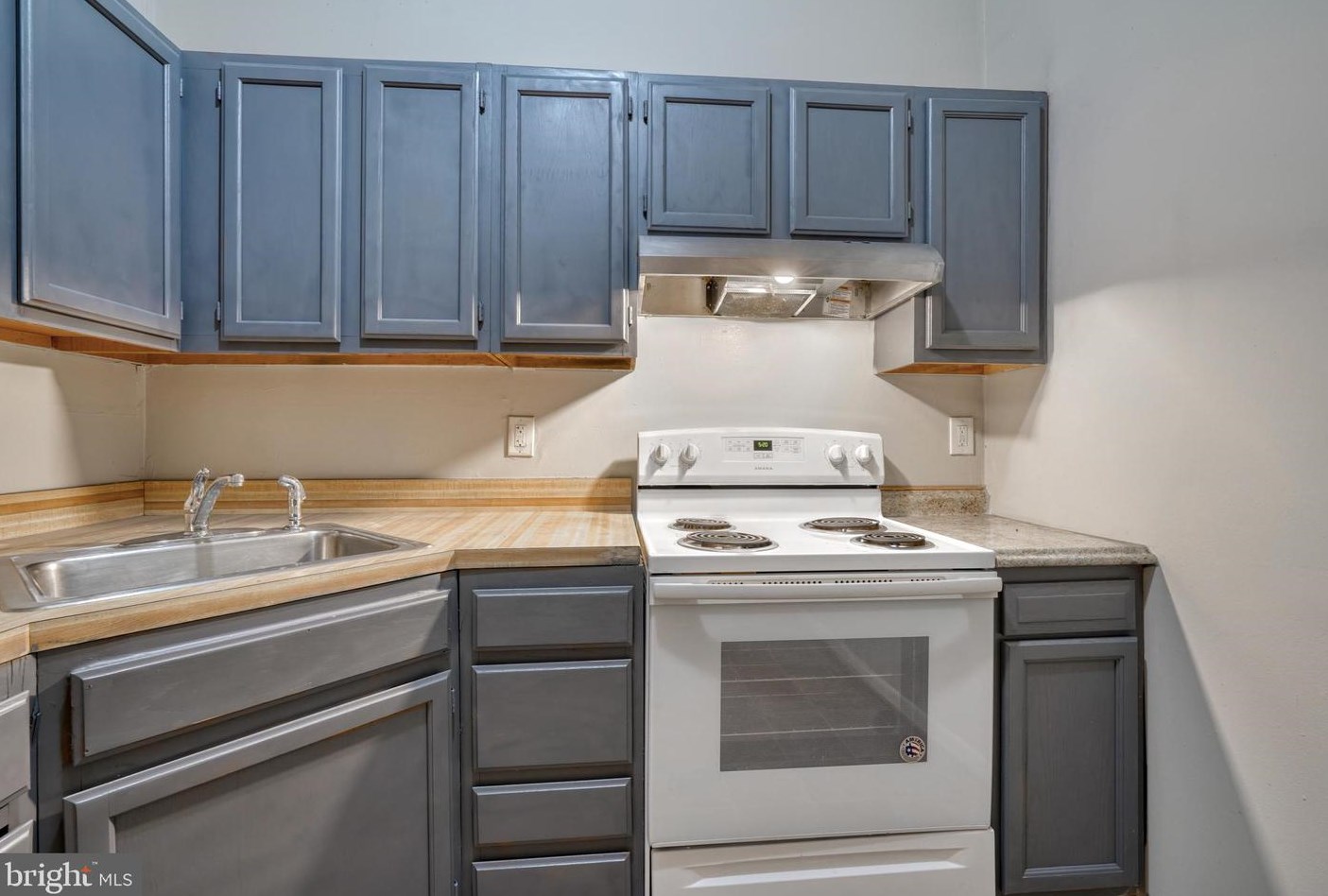 322 Paca St, Baltimore MD 21201-1814 exterior