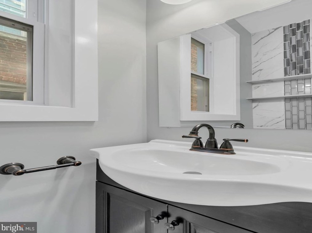 236 Collins Ave, Baltimore MD  21229-3612 exterior