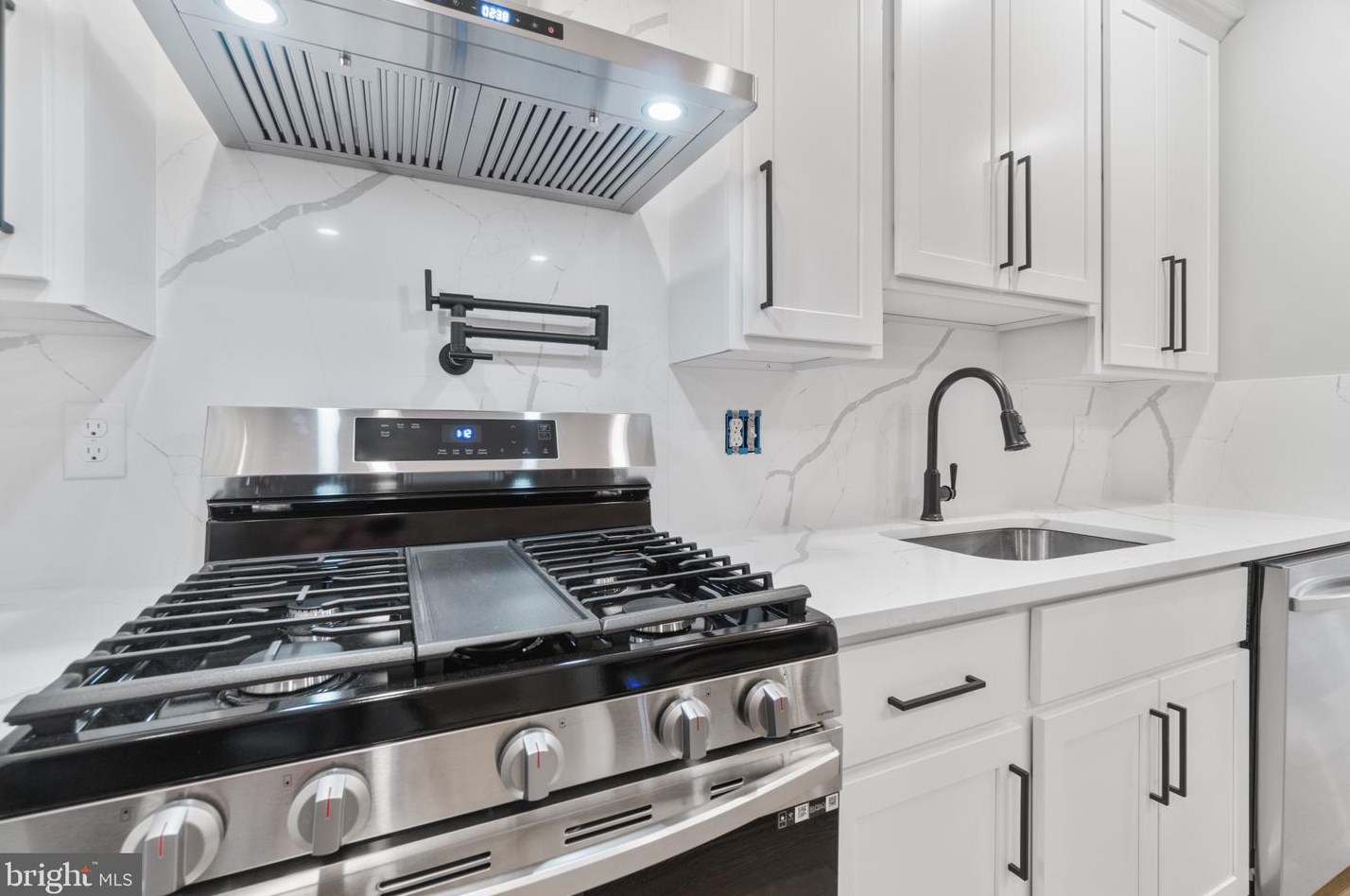 443 Robinson St, Baltimore MD  21224-1328 exterior