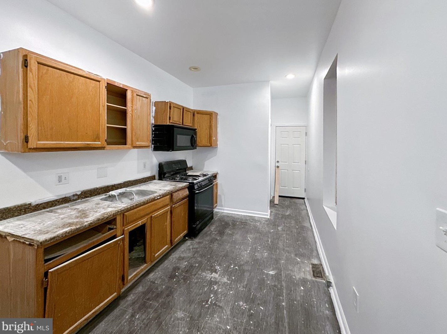 2907 Frederick Ave, Baltimore MD 21223-2207 exterior