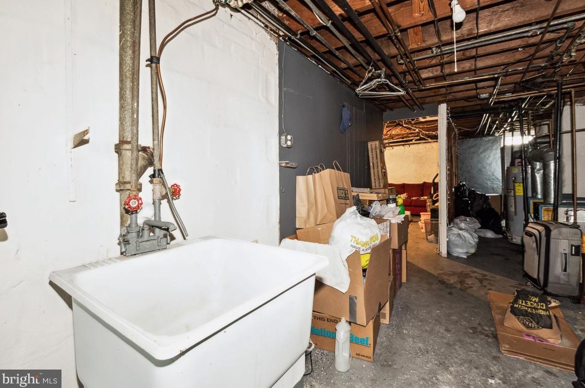 825 Woodington Rd, Baltimore MD  21229-1839 exterior