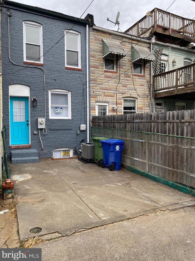 229 Robinson St, Baltimore MD  21224-2215 exterior