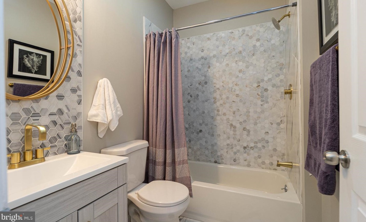 412 Mount Holly St, Baltimore MD  21229-2925 exterior