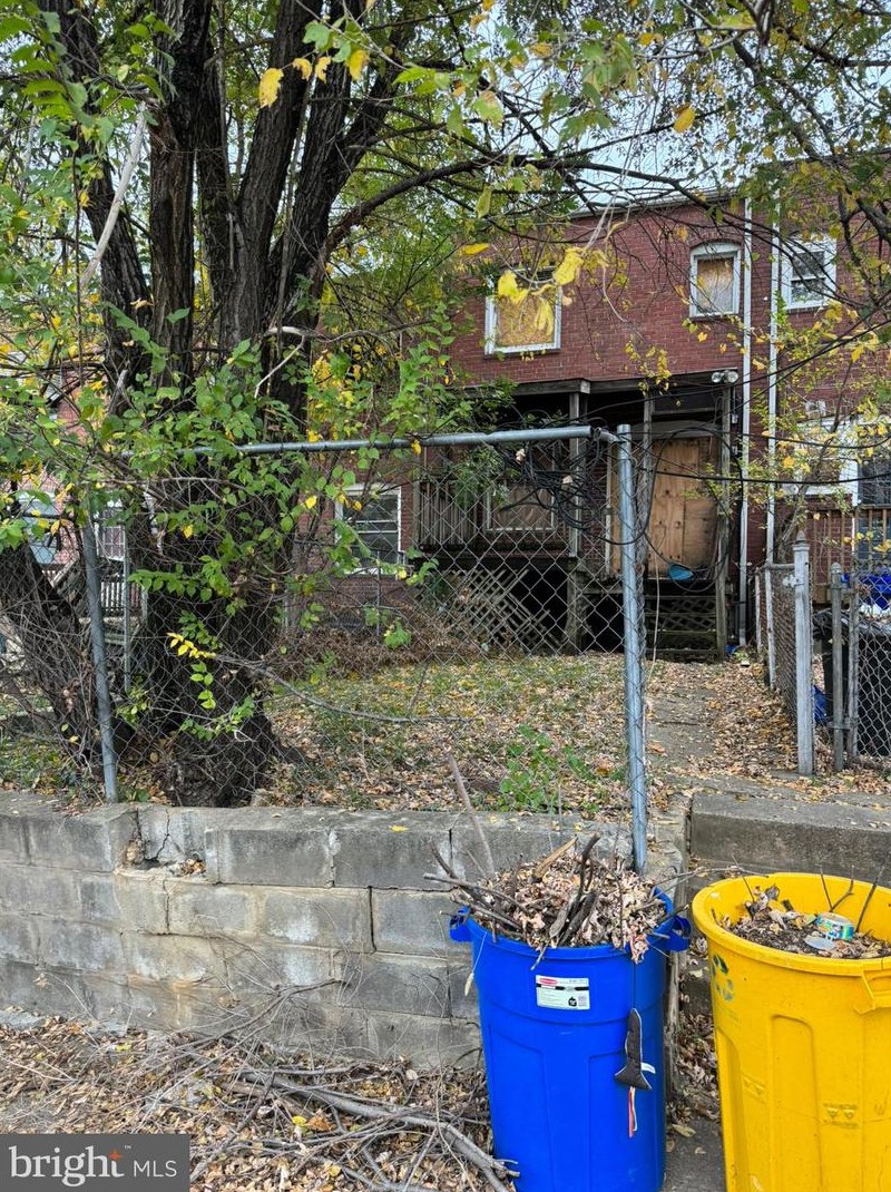 3828 10th St, Baltimore MD  21225-2204 exterior