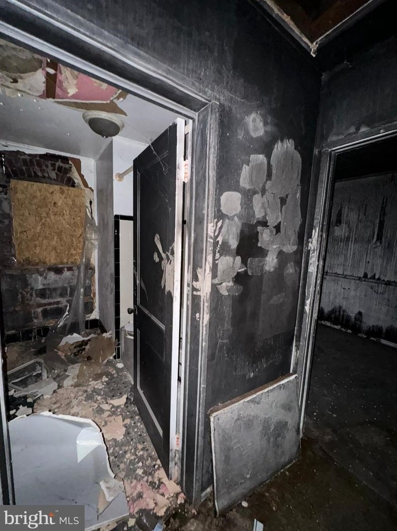 3828 10th St, Baltimore MD  21225-2204 exterior