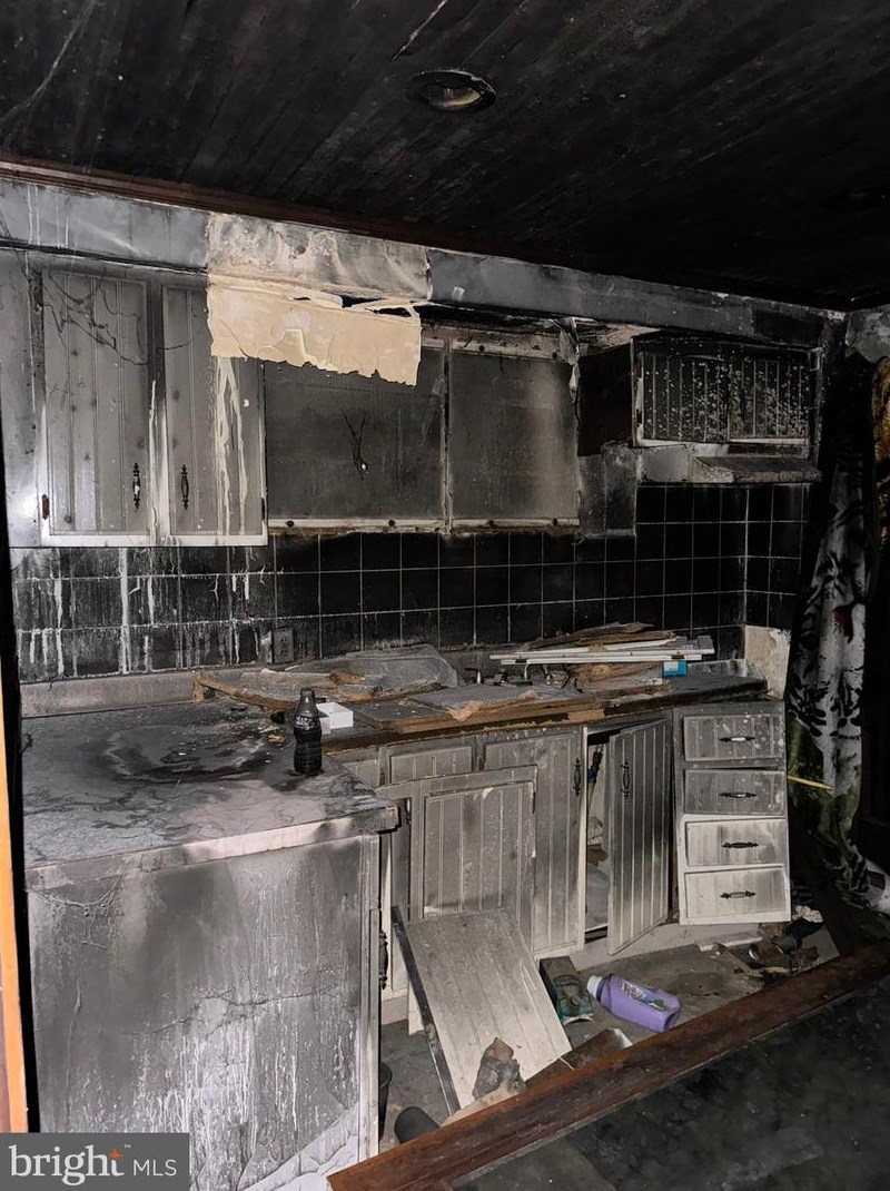 3828 10th St, Baltimore MD  21225-2204 exterior