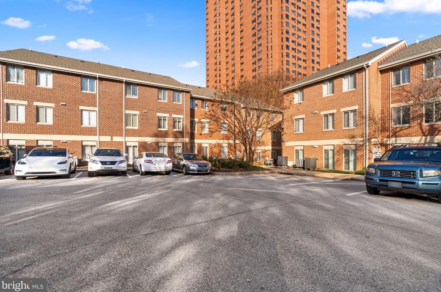 5 Lee St, Baltimore MD  21201-2455 exterior