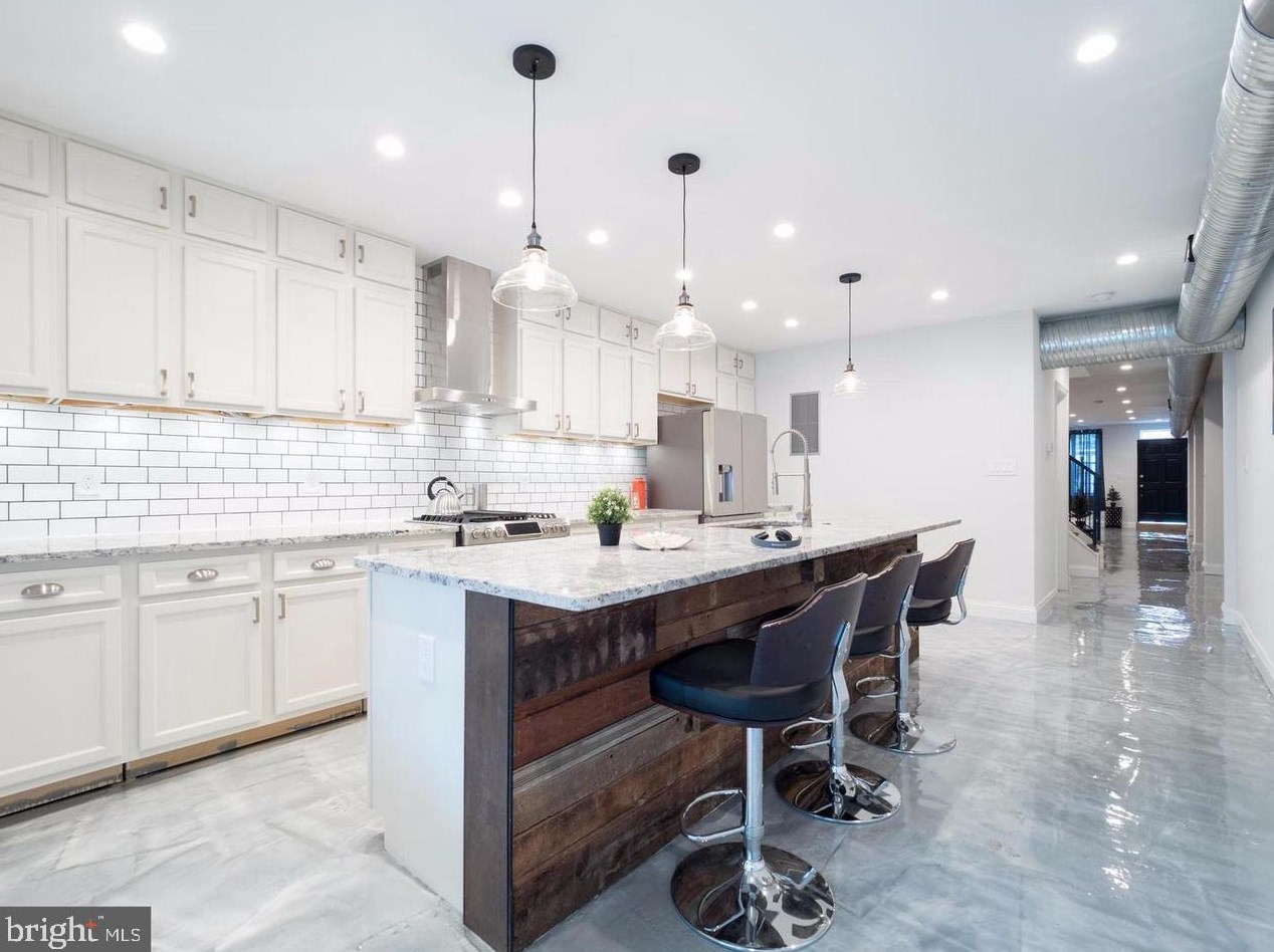 1034 Hanover St, Baltimore MD  21230-4012 exterior