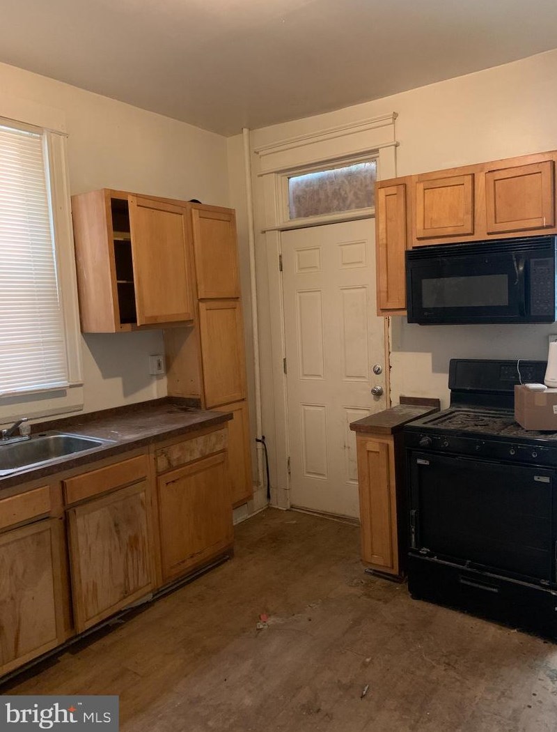 2913 Belmont Ave, Baltimore MD  21216-3916 exterior