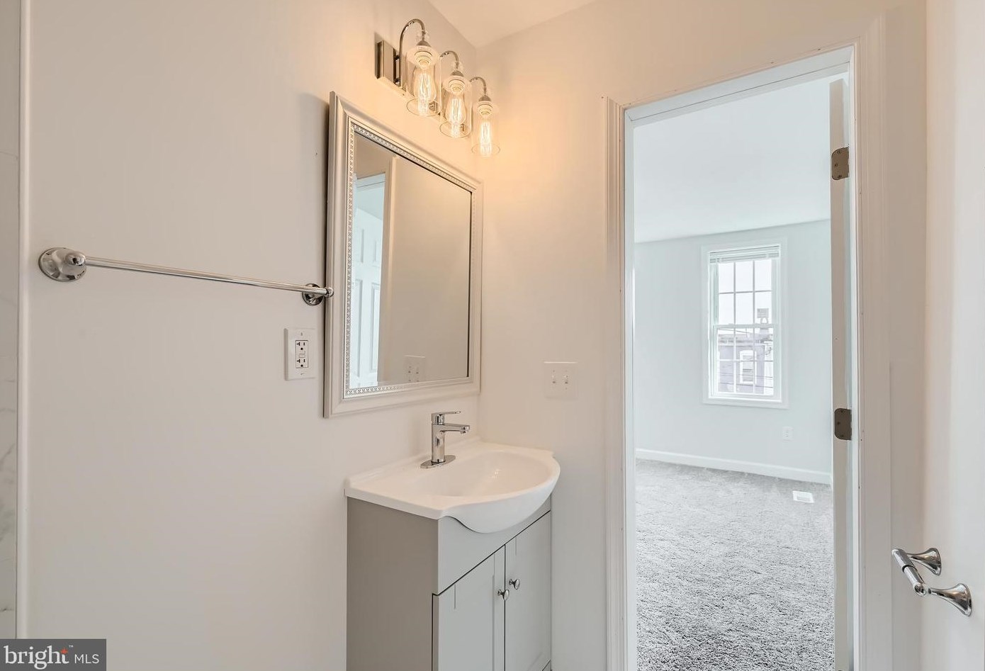 423 Montford Ave, Baltimore MD  21224-1018 exterior