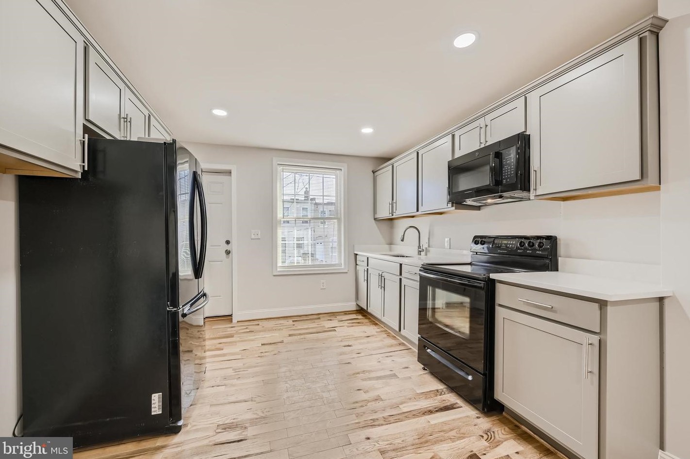 423 Montford Ave, Baltimore MD  21224-1018 exterior