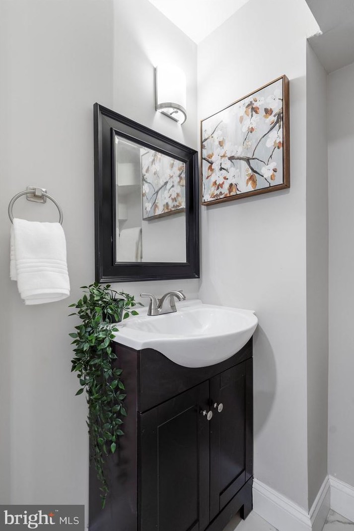 511 Otterbein St, Baltimore MD  21230-2305 exterior